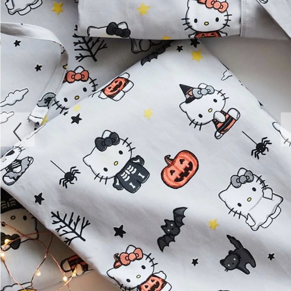 Hello Kitty Glows Pottery Barn Halloween Pajama Set  Pink & Gray Teen Large NEW
